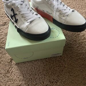 Off-White White and Black Low-Top Sneakers